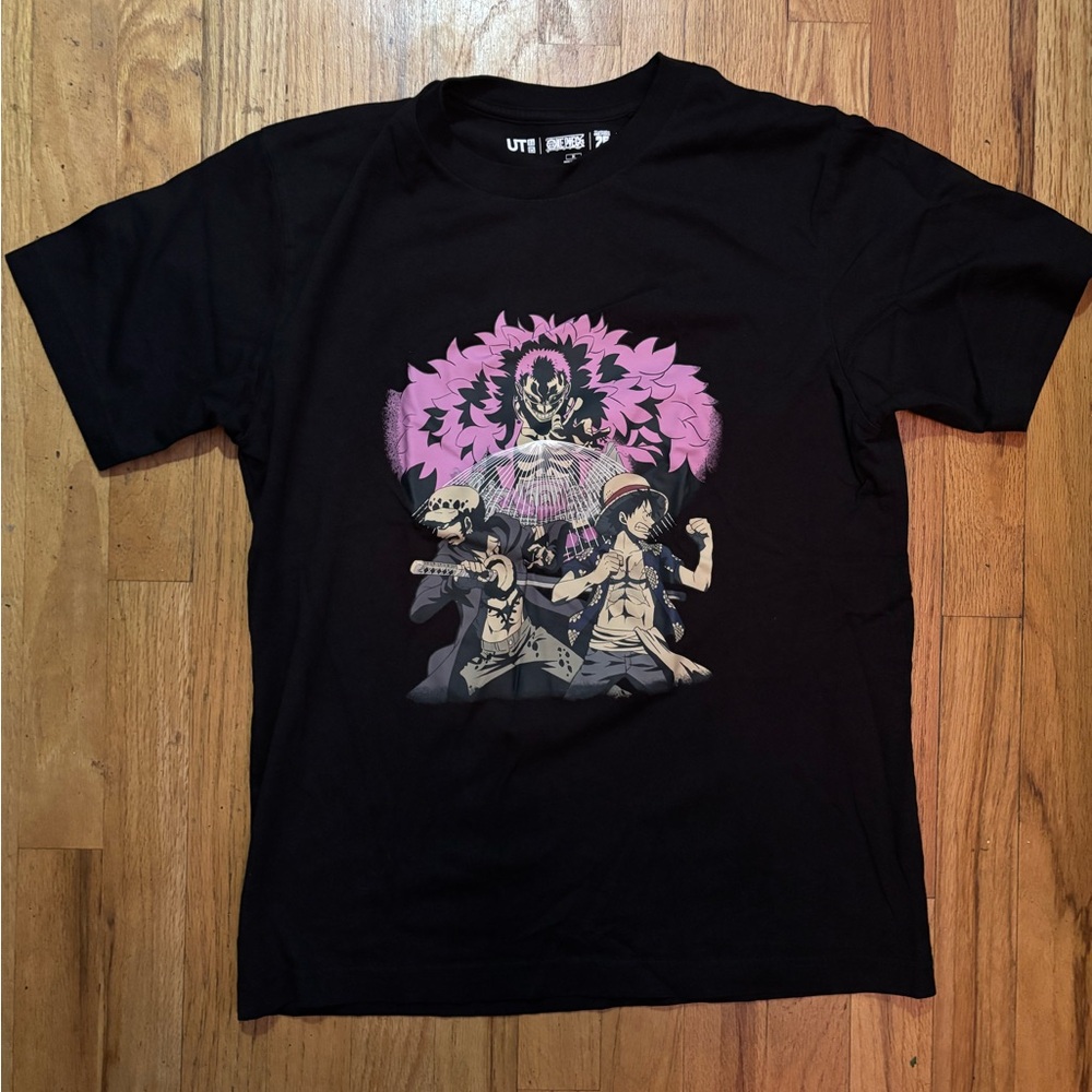 Mens Uniqlo Black Graphic Tee with One Piece Graphic